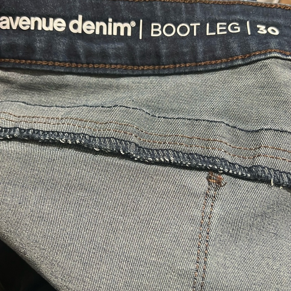 Woman’s boot cut jeans 30w